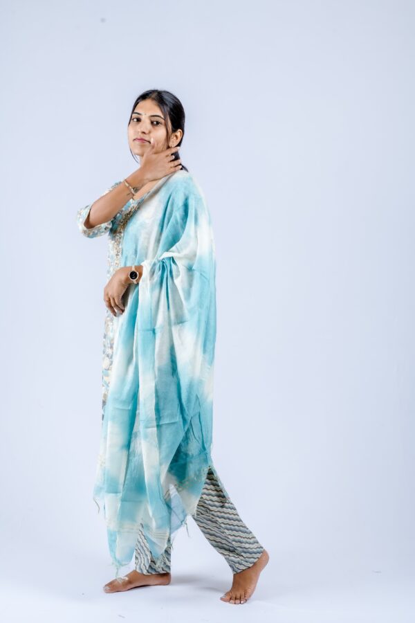 Light blue floral-printed straight kurta - Image 4