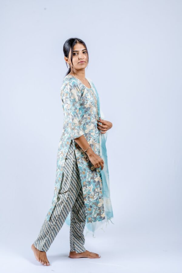 Light blue floral-printed straight kurta - Image 6