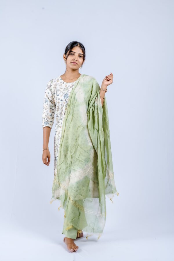 Graceful light green floral suit set. - Image 2
