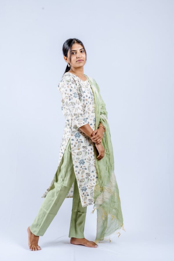 Graceful light green floral suit set. - Image 6