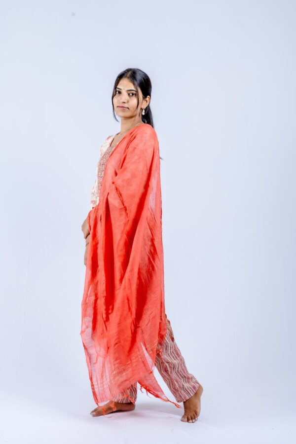 Peach and Red floral printed kurta set. - Image 6