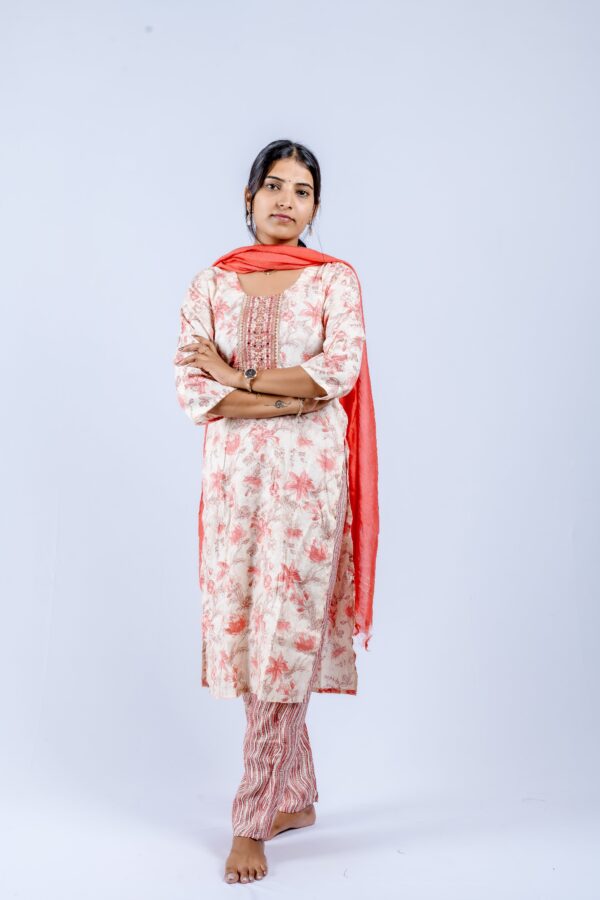 Peach and Red floral printed kurta set. - Image 8