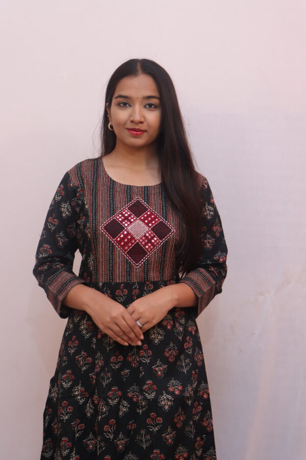 Elegant Black Printed Kurta with Embroidered Yoke - Image 3