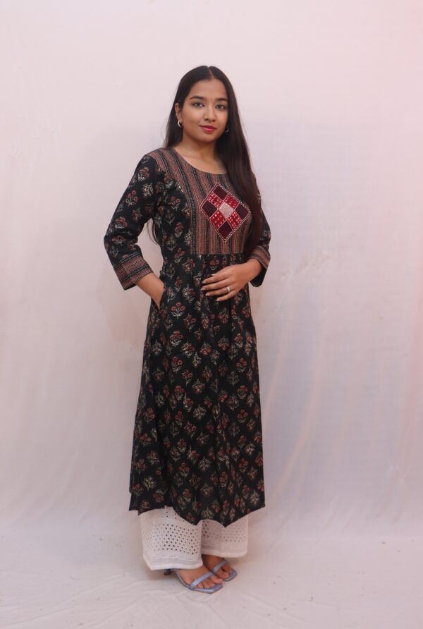 Elegant Black Printed Kurta with Embroidered Yoke - Image 4