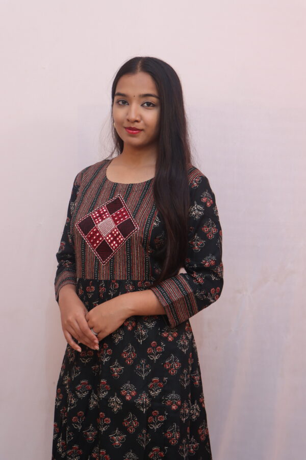 Elegant Black Printed Kurta with Embroidered Yoke - Image 5