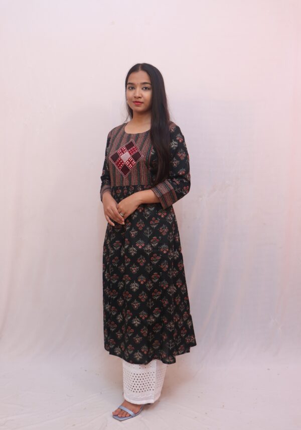 Elegant Black Printed Kurta with Embroidered Yoke - Image 6