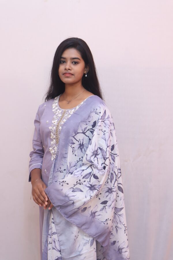 Lavender with white embroidery straight-cut suit set - Image 4