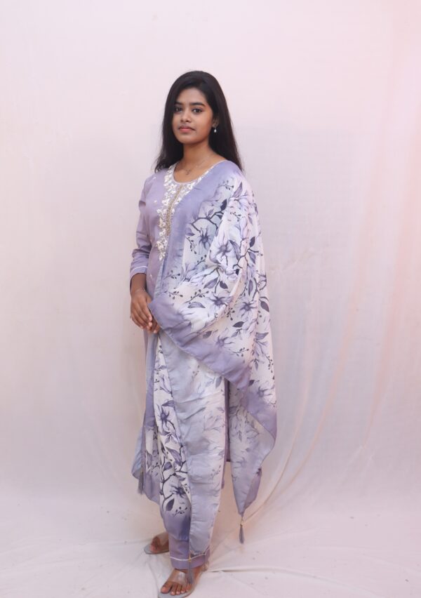 Lavender with white embroidery straight-cut suit set - Image 5
