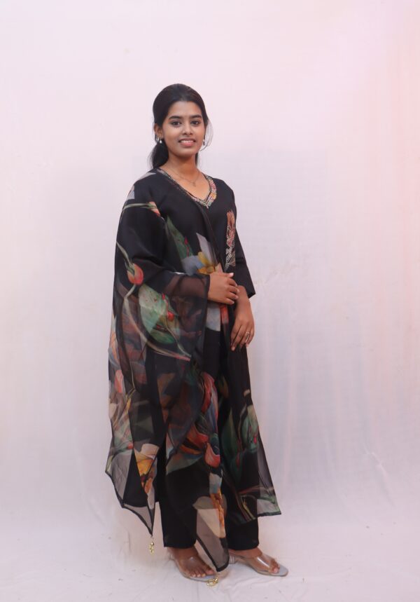 Black Floral Printed Suit Set with Dupatta a flattering V-neckline - Image 5