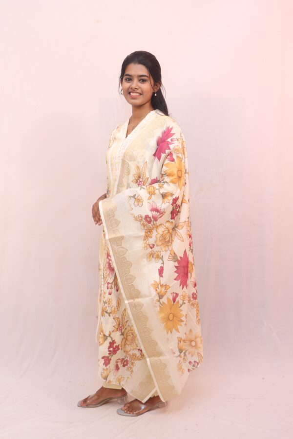 Floral Print Cream Kurta Set with Dupatta - Image 4