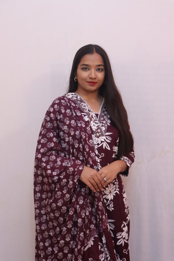 Maroon & White Floral Printed Cotton Suit Set - Image 4